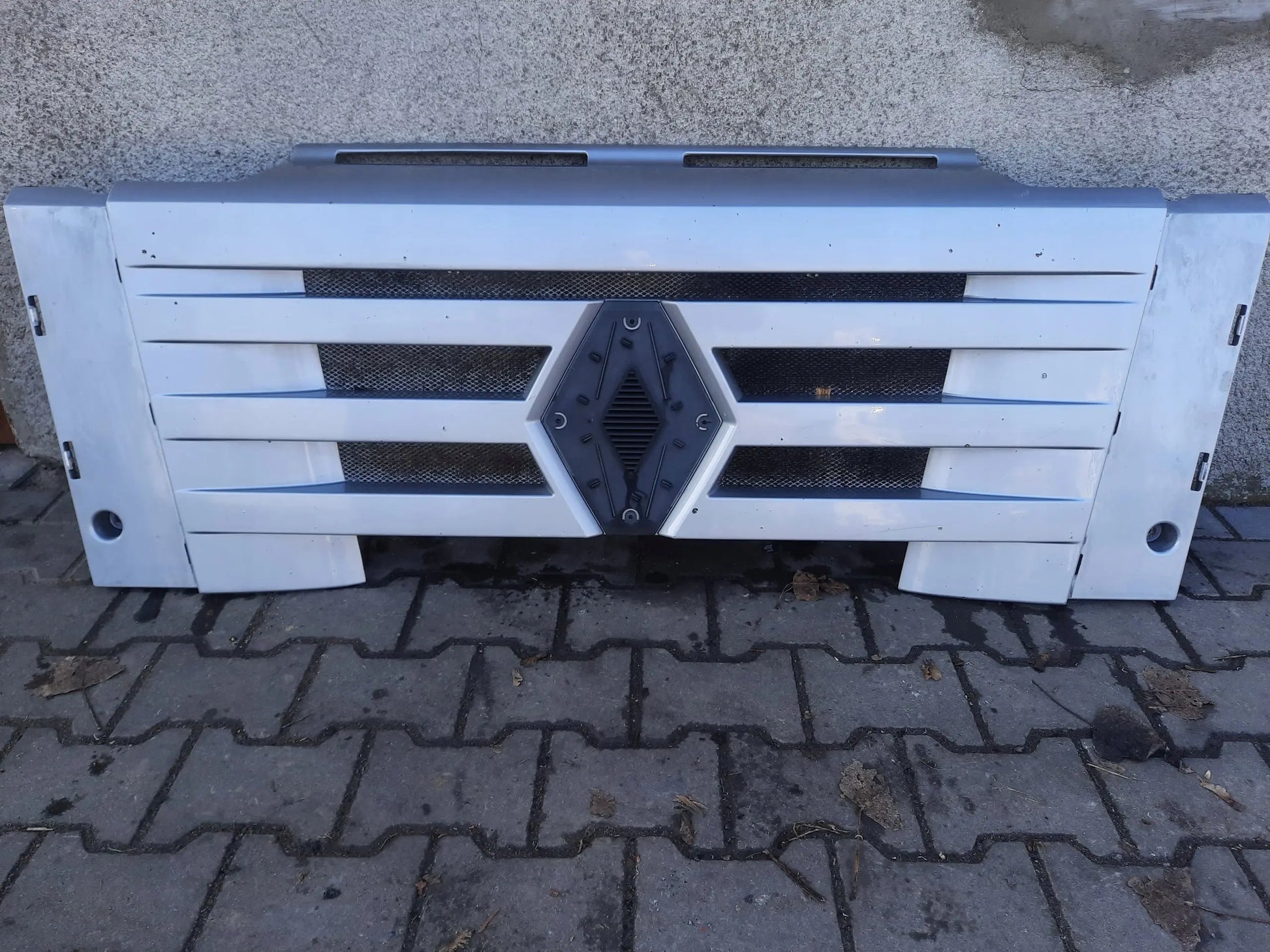 FANCHANTS 5010468565 Grille Front Panel For RENAULT TRUCKS FANCHANTS China Auto Parts Wholesales